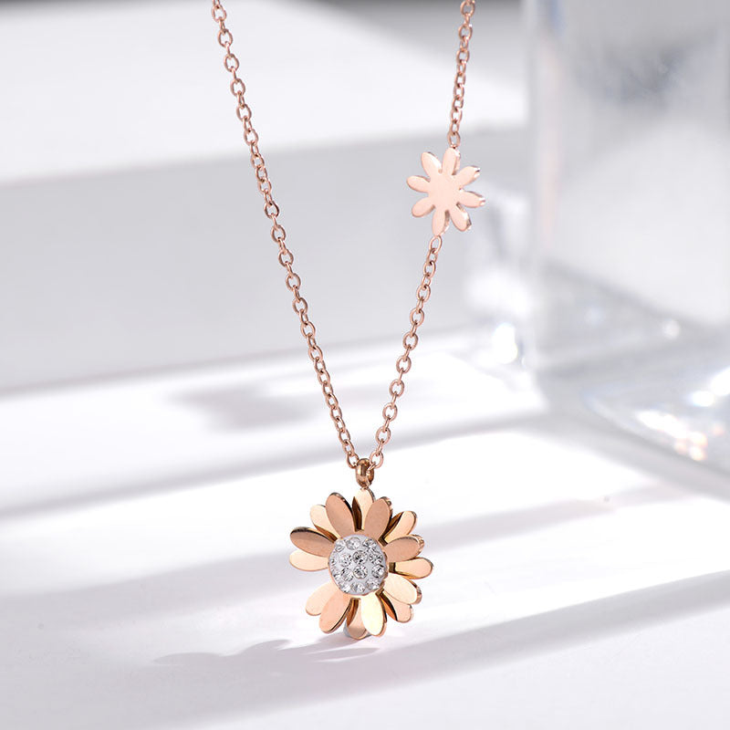 Simple Daisy Pendant Necklace