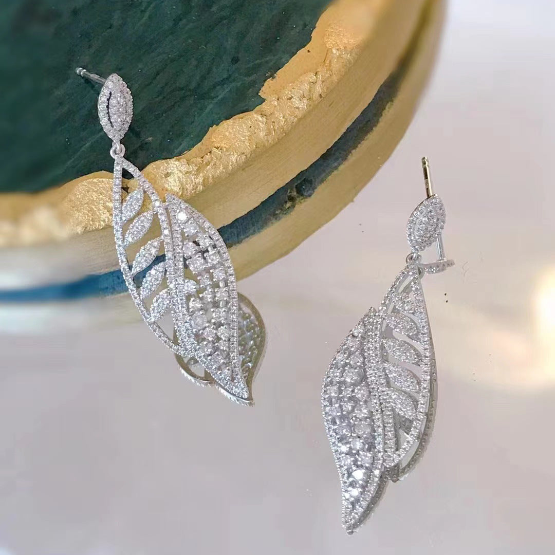 Stylish diamond-filled exaggerated leaf earrings