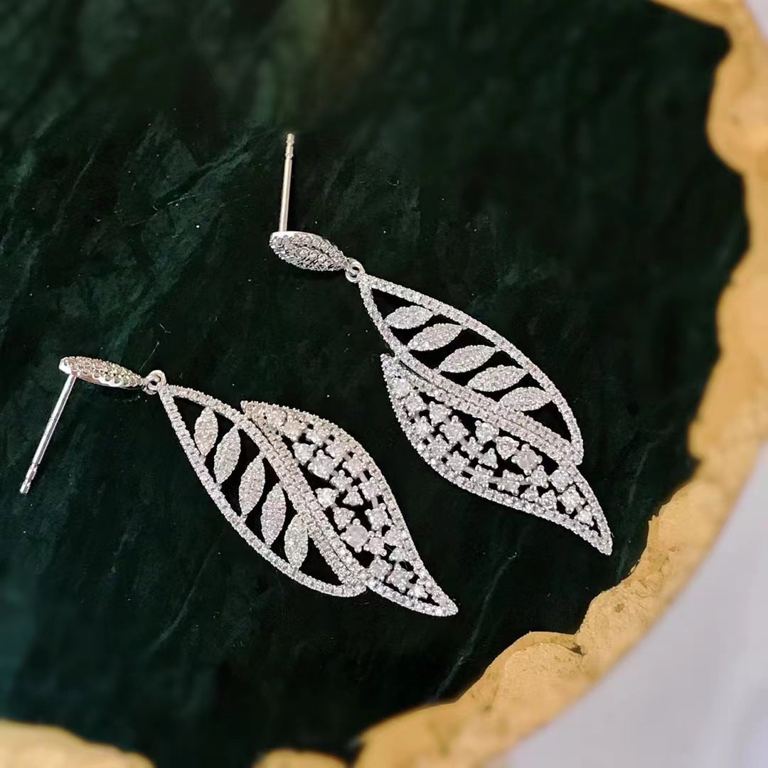 Stylish diamond-filled exaggerated leaf earrings