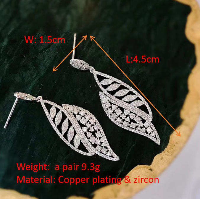 Stylish diamond-filled exaggerated leaf earrings