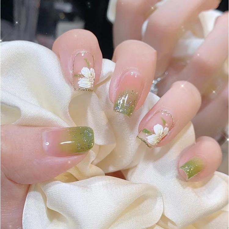 Midsummer Green Press On Nails