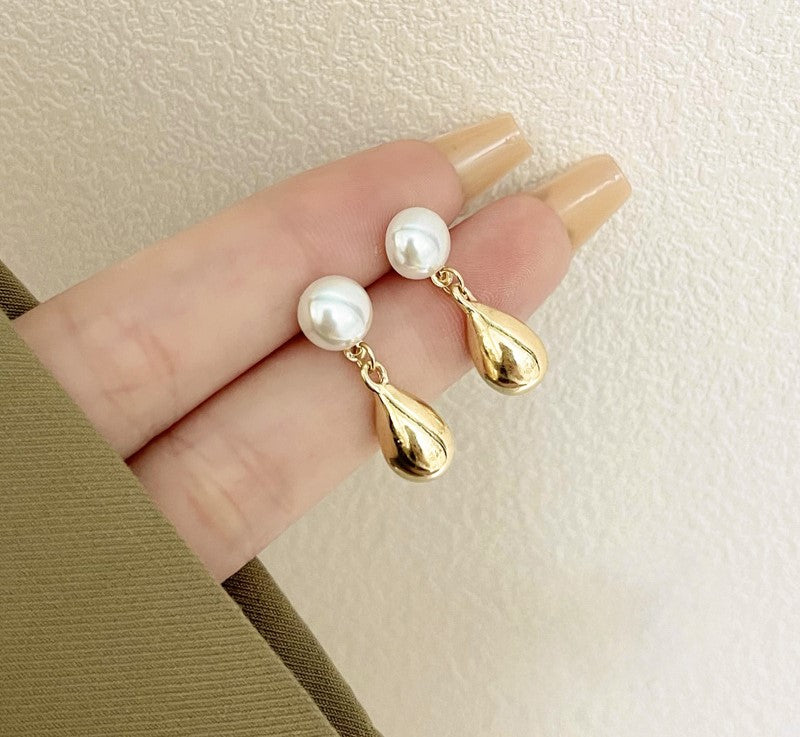 Sweet and cool water drop earrings