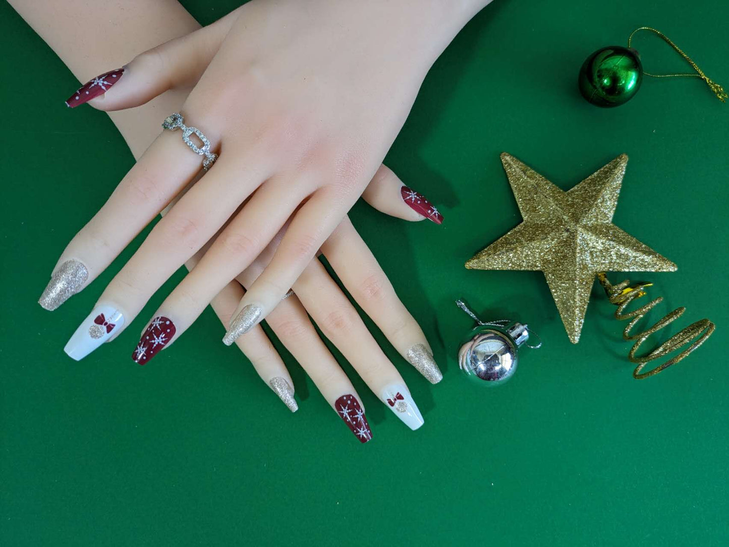 Santa Series Six-Snow and Bell Press On Nails