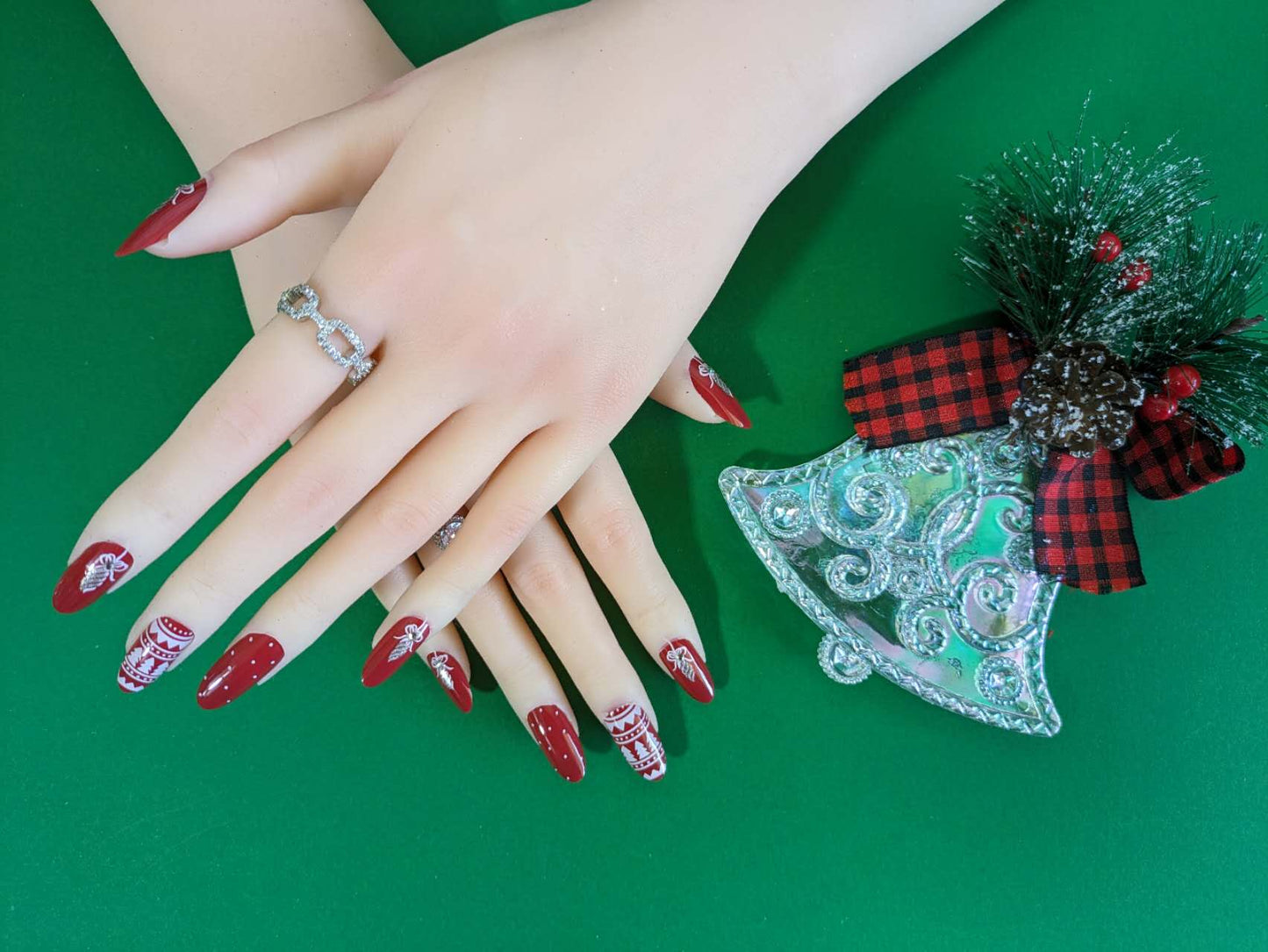 Santa Series Seven-Feather Press On Nails