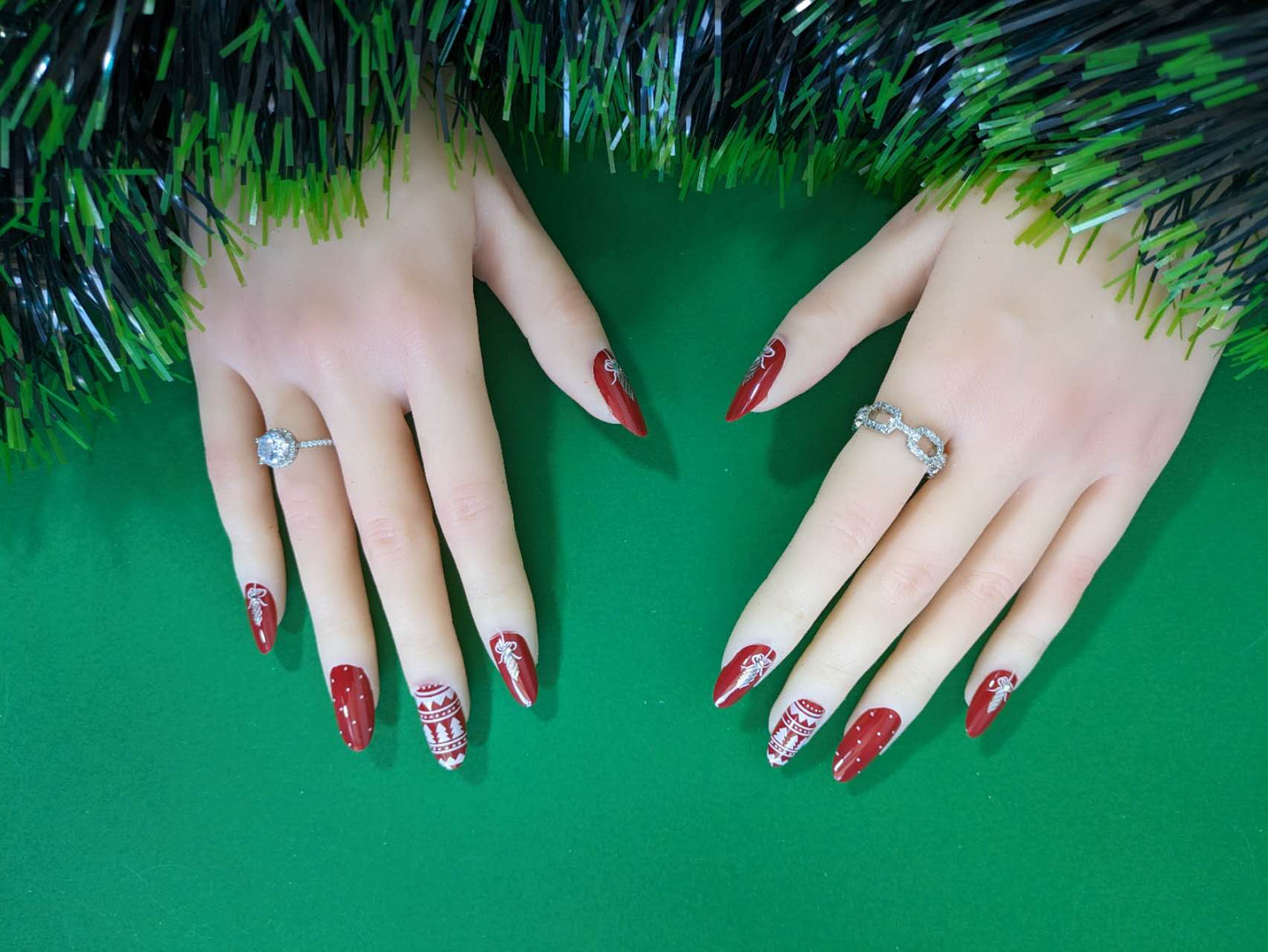 Santa Series Seven-Feather Press On Nails