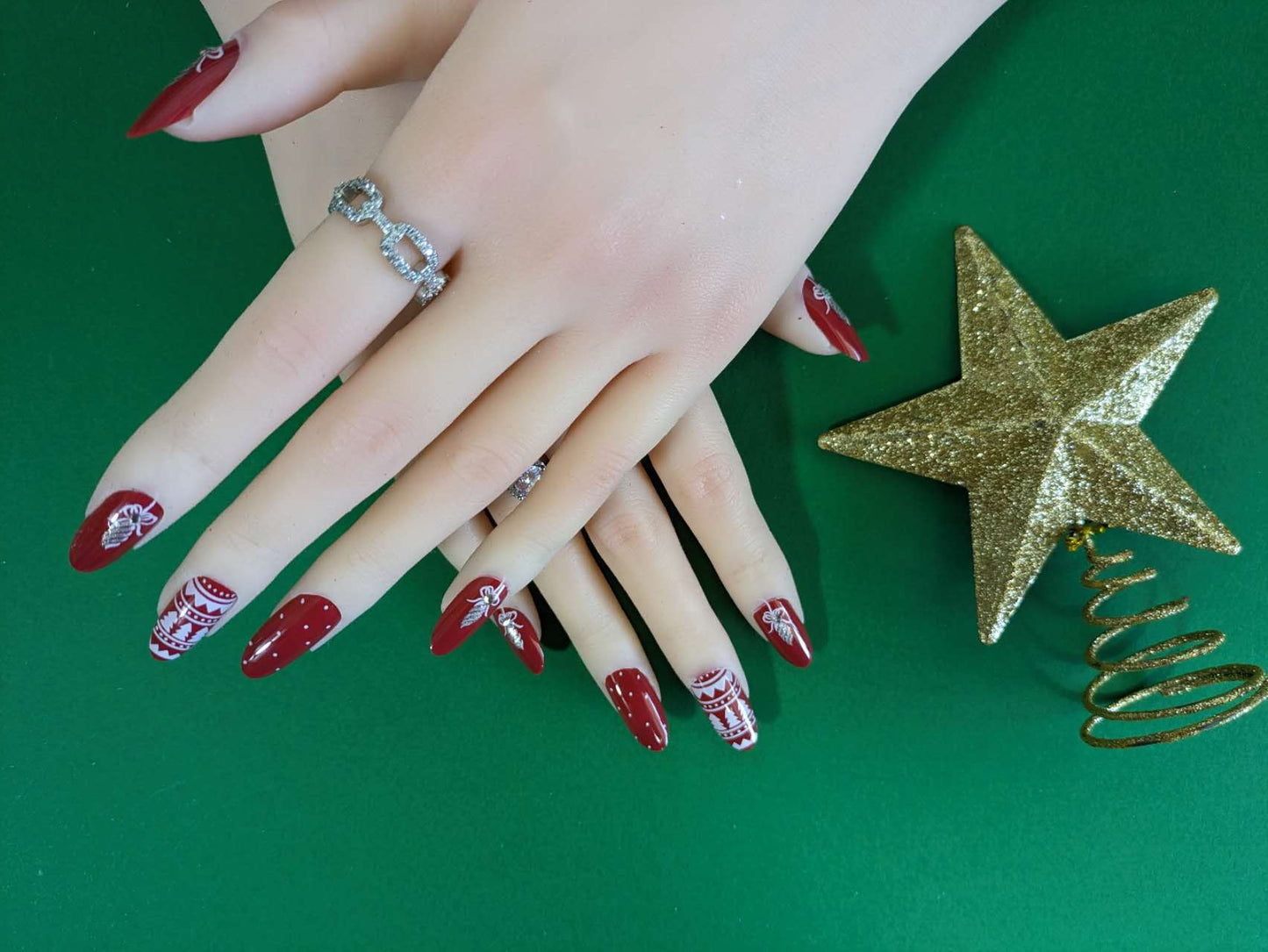 Santa Series Seven-Feather Press On Nails