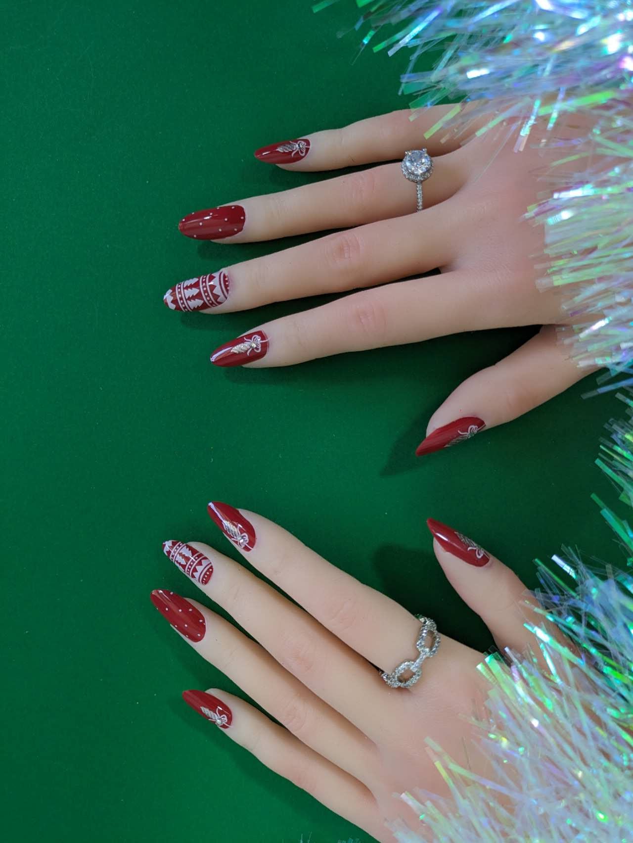 Santa Series Seven-Feather Press On Nails