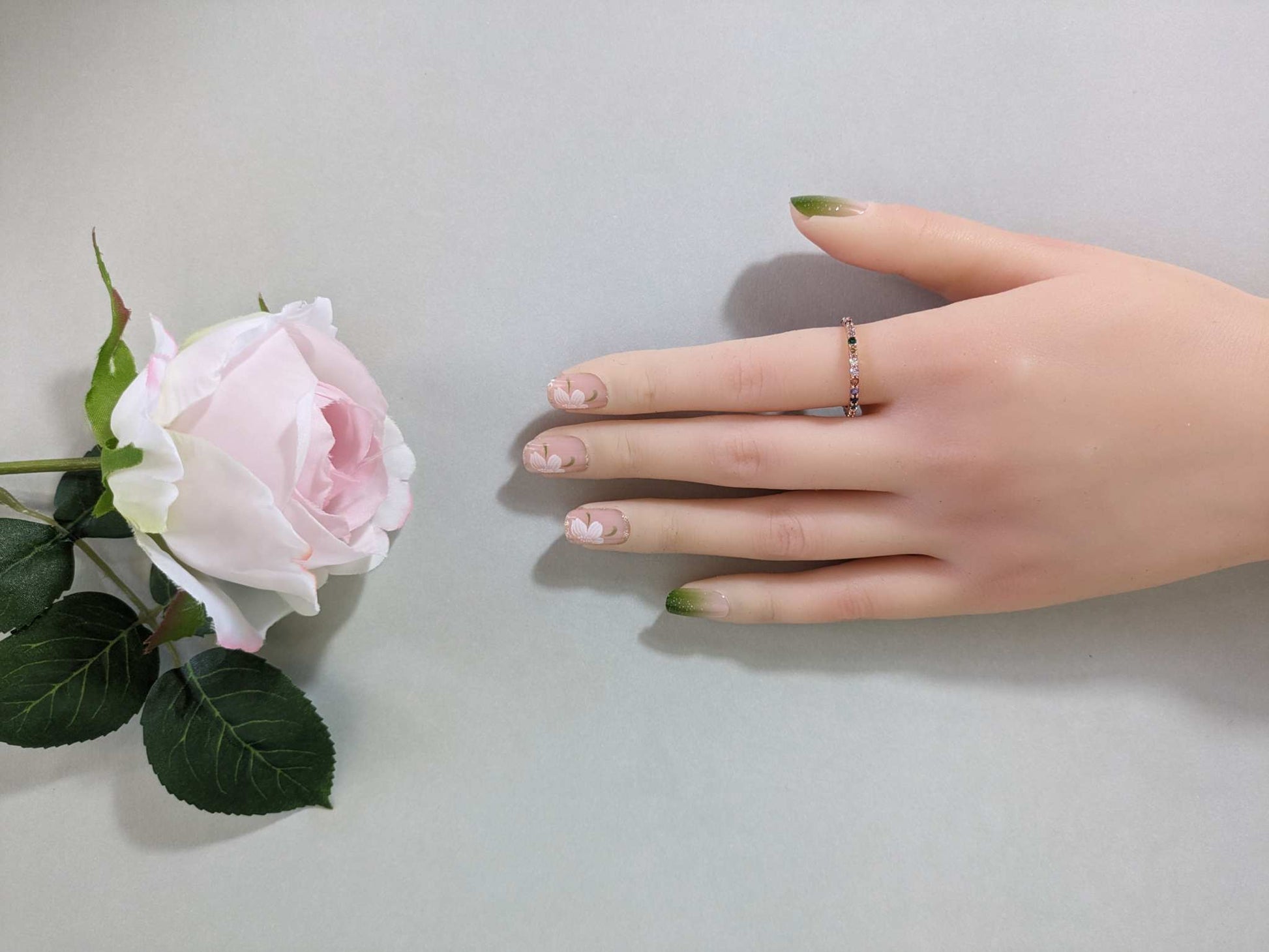 Midsummer Green Press On Nails