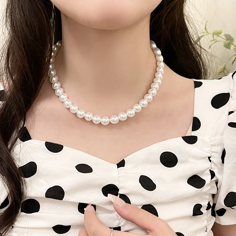 Vintage pearl necklace (large pearls)